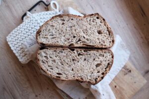 buttermilch sauerteigbrot mit saaten